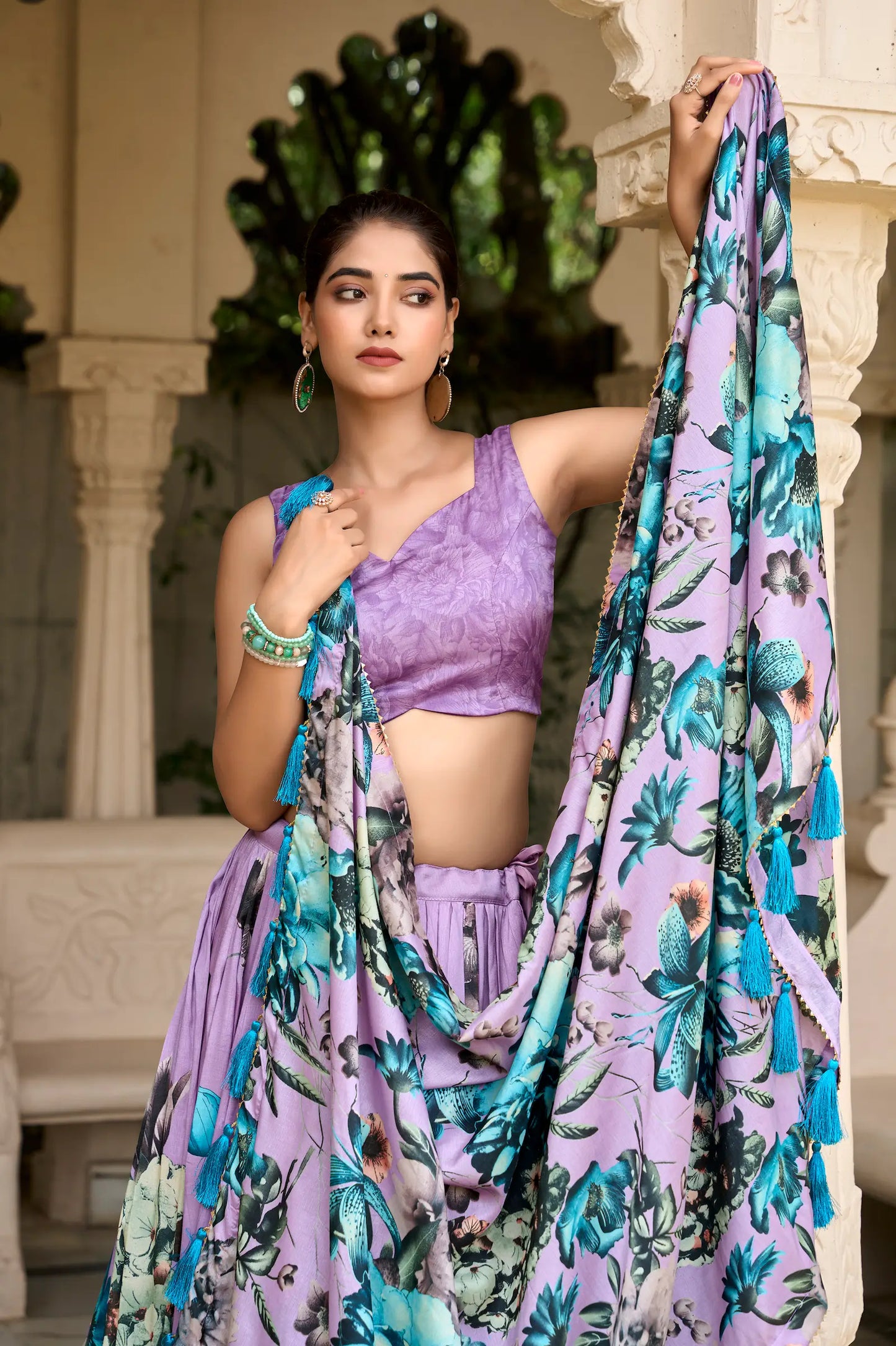 Lehenga Choli Lavande en soie Tussar Silk avec imprimé floral avec pendants traditionnels
