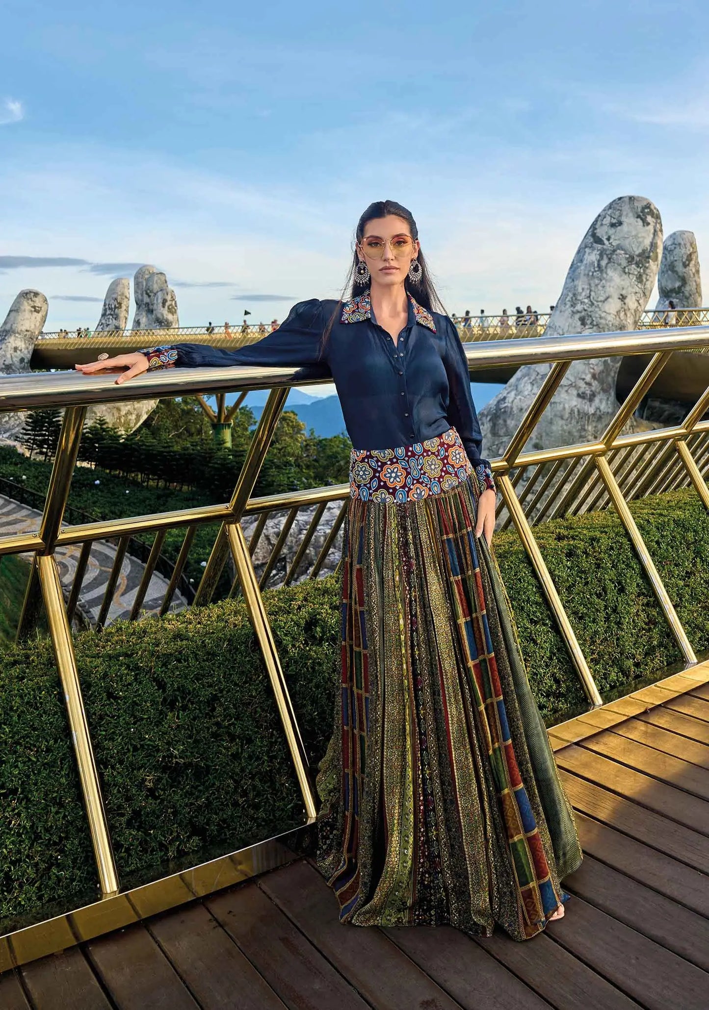 Designer-Set aus Hemd und Rock im indo-westlichen Stil, Blau mit mehrfarbigem Aufdruck