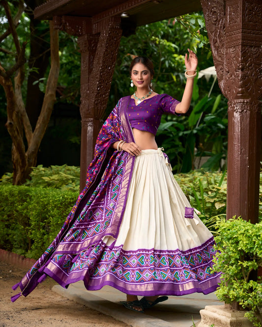 Lehenga Choli violet et blanc soie Tussar imprimé Patola