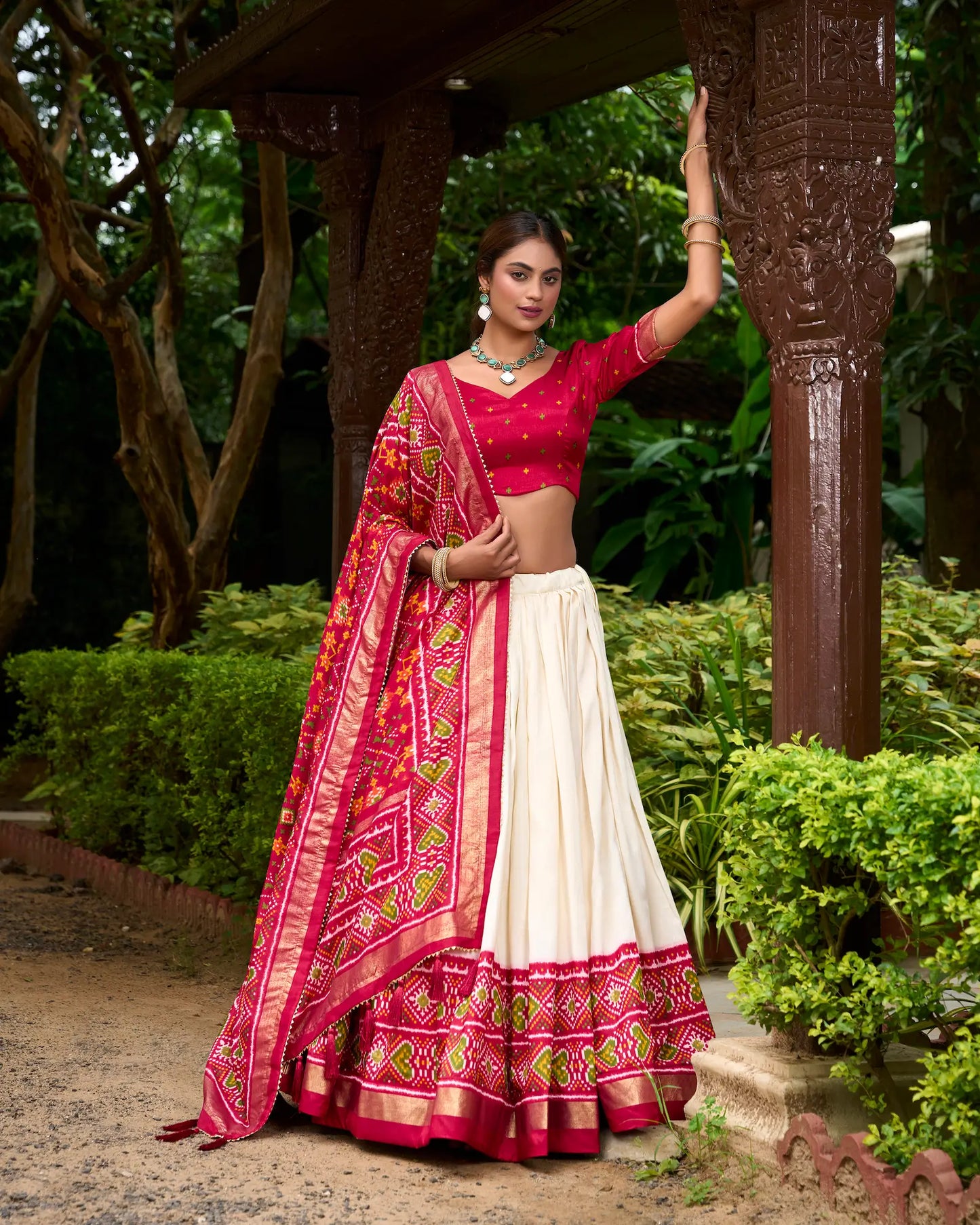 Lehenga Choli rouge soie Tussar imprimé Patola