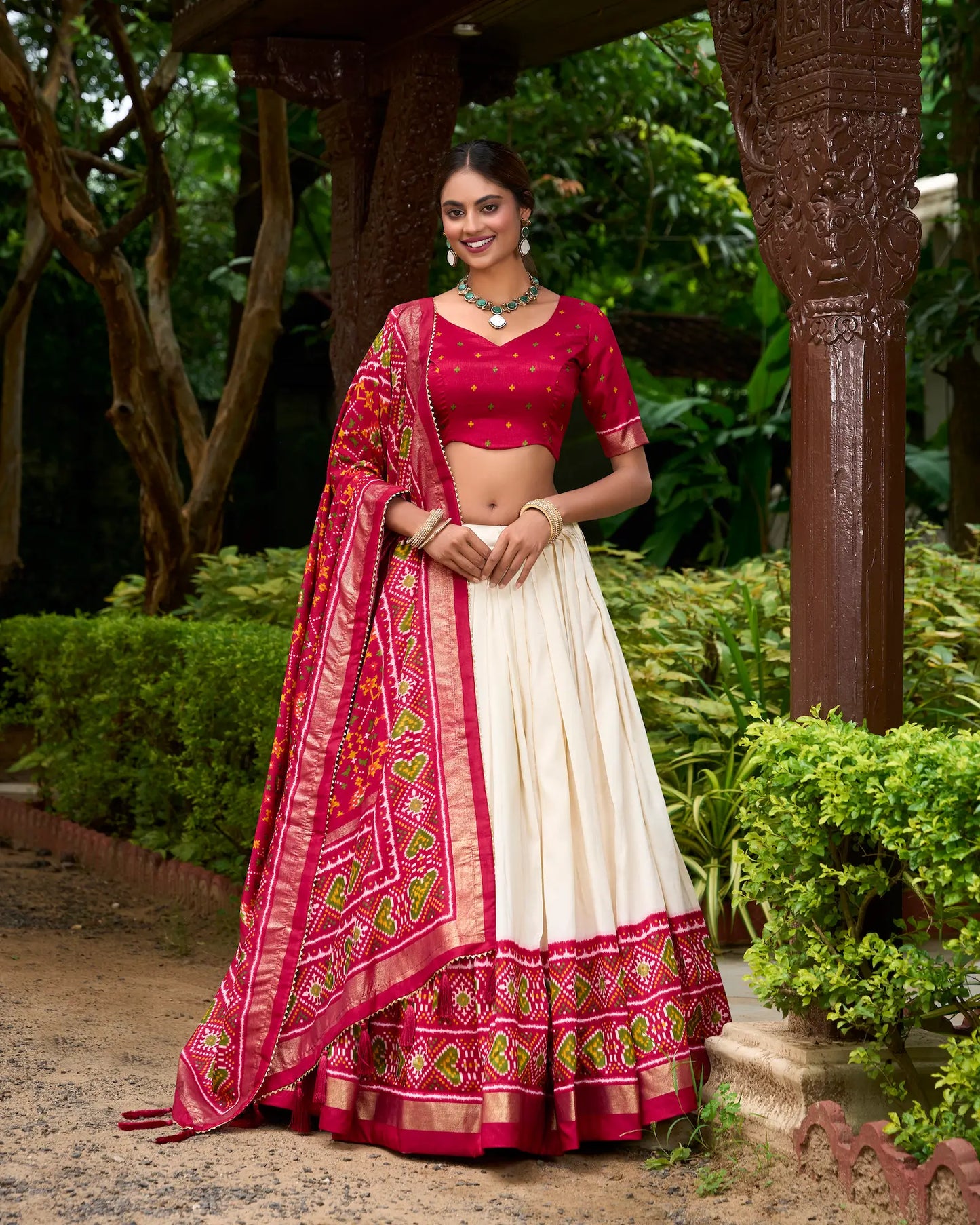 Lehenga Choli rouge soie Tussar imprimé Patola