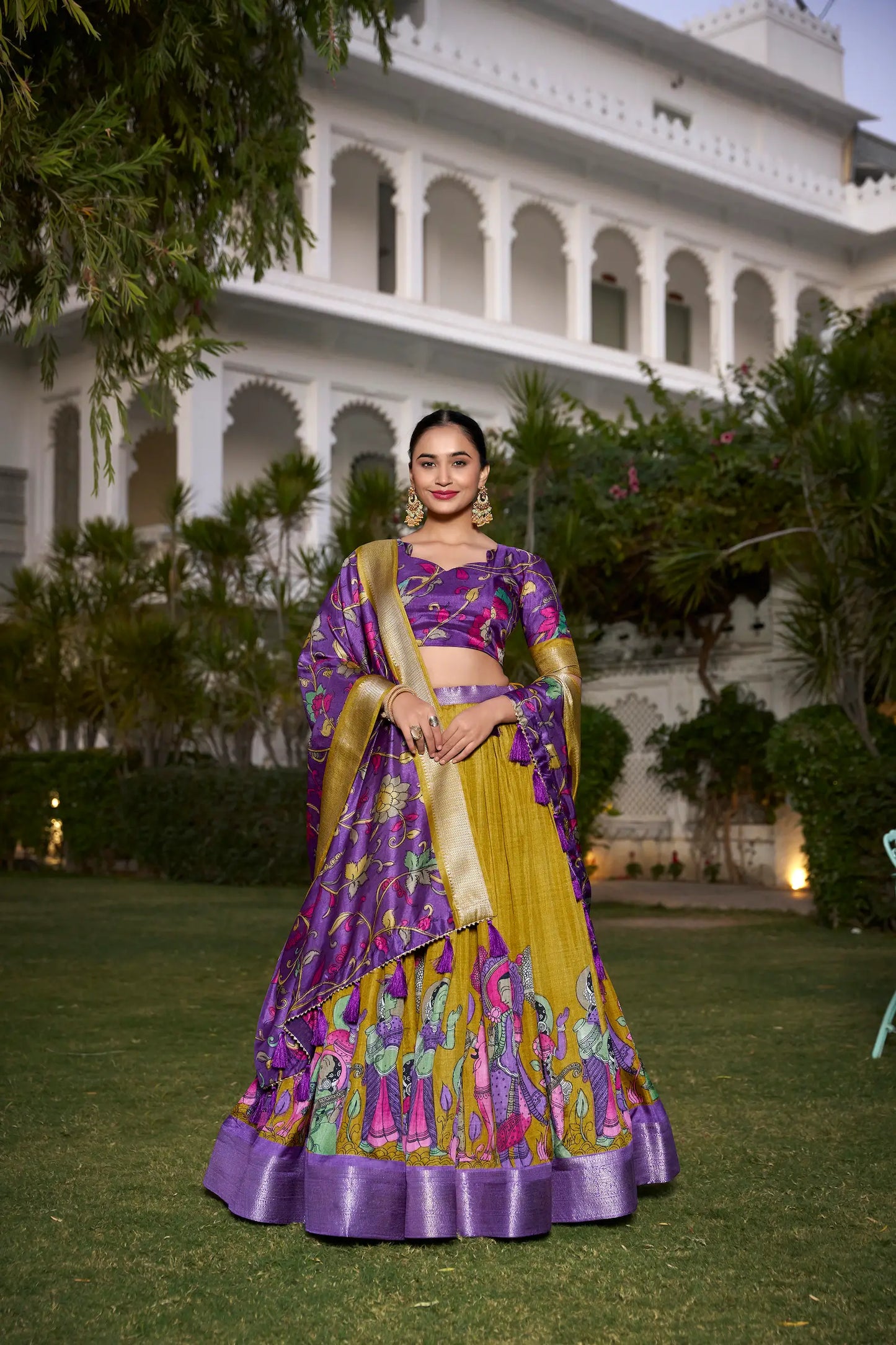 Senfgelber Lehenga Choli aus Dola-Seide mit Kalamkari-Print