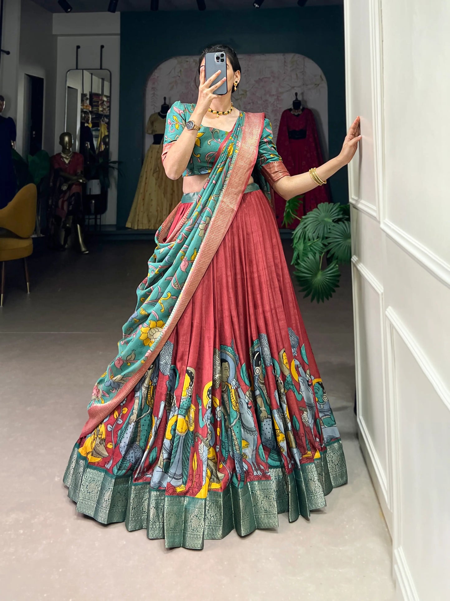Hellroter Lehenga Choli aus Dola-Seide mit Kalamkari-Print