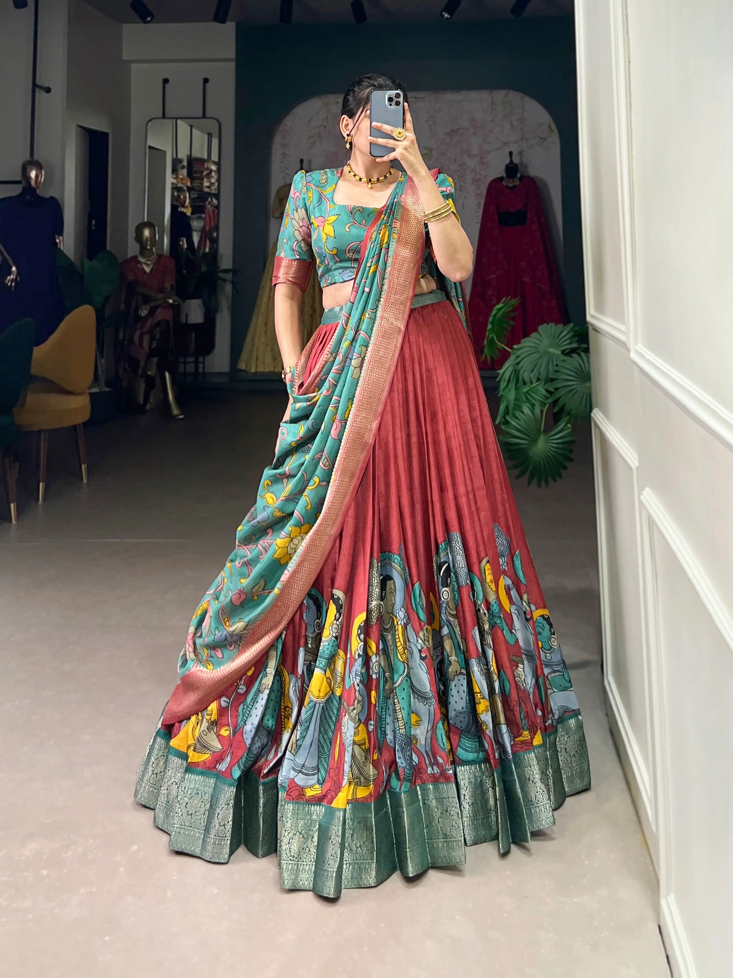 Hellroter Lehenga Choli aus Dola-Seide mit Kalamkari-Print