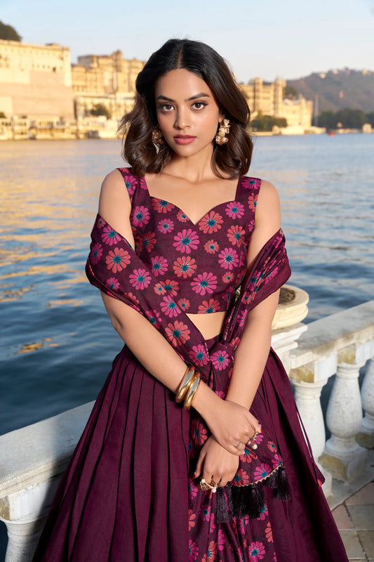 Lehenga Choli en soie Tussar violet foncé avec imprimé floral COLLECTION NAV