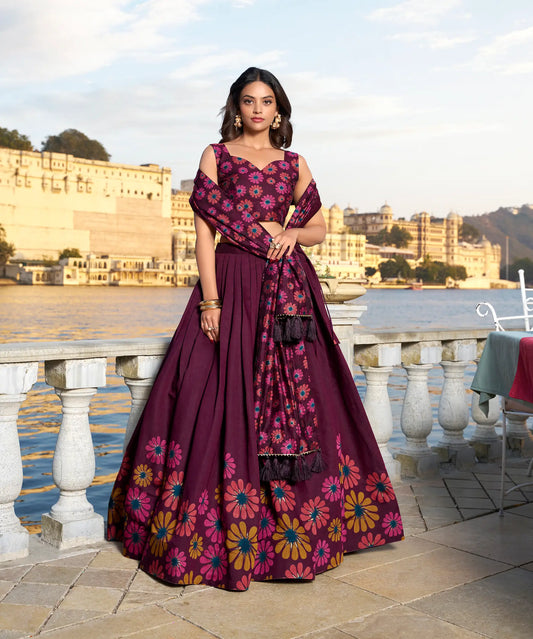 Lehenga Choli en soie Tussar violet foncé avec imprimé floral COLLECTION NAV