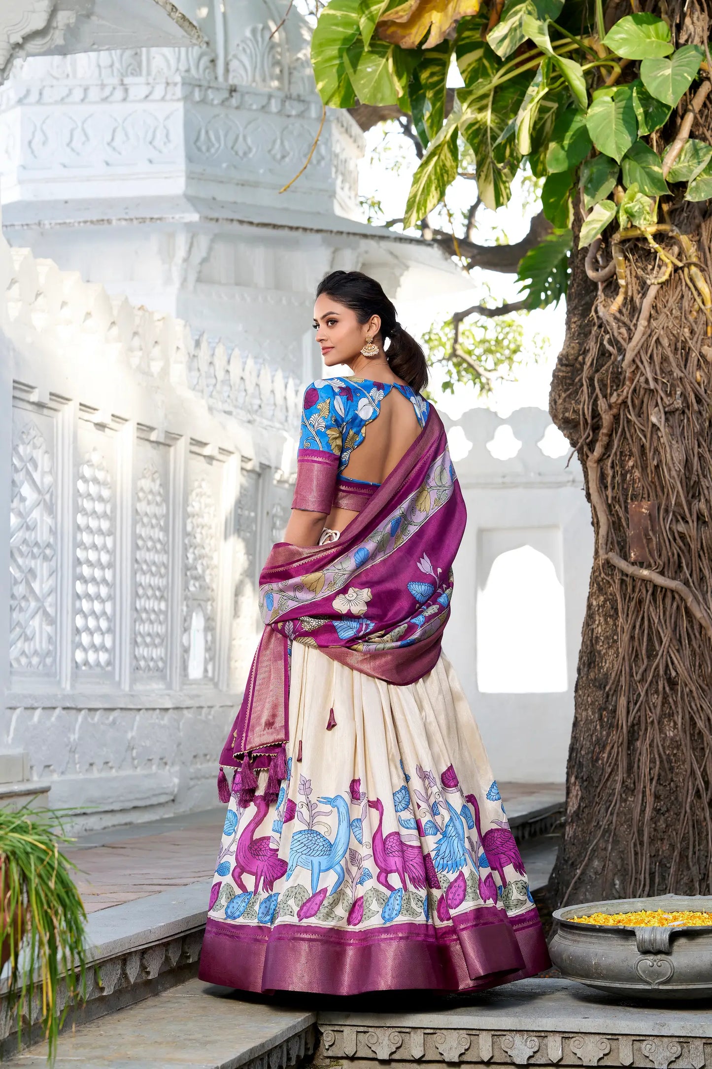 Cremefarbenes Dola-Seiden-Lehenga-Choli mit Kalamkari-Druck