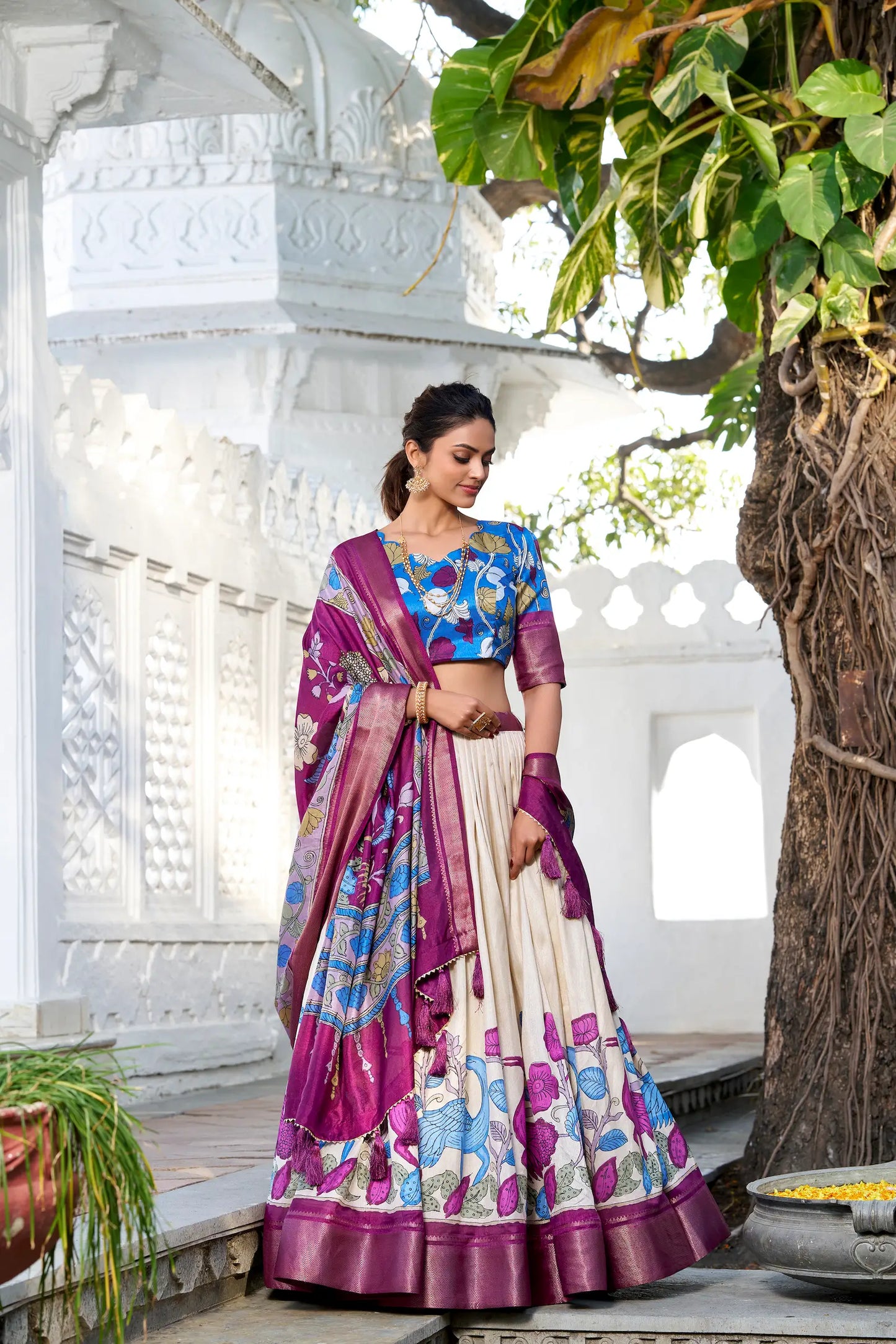 Cremefarbenes Dola-Seiden-Lehenga-Choli mit Kalamkari-Druck
