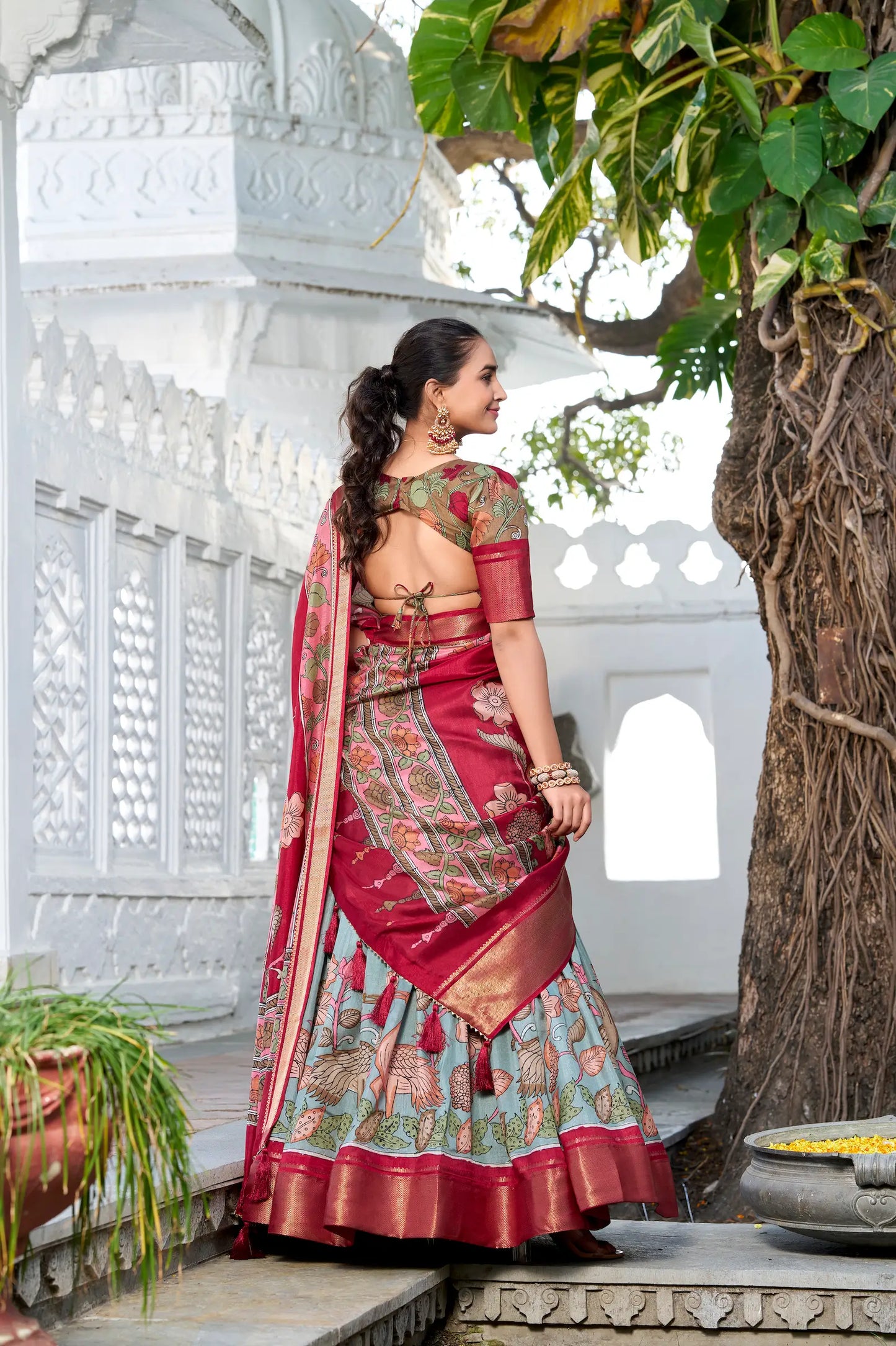 Seegrüner Dola-Seiden-Lehenga-Choli mit Kalamkari-Print