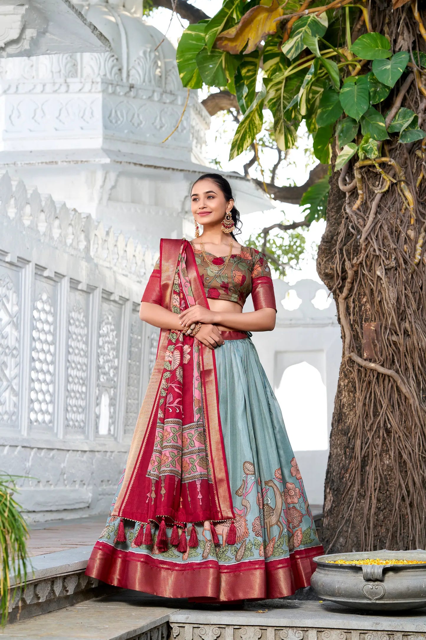Seegrüner Dola-Seiden-Lehenga-Choli mit Kalamkari-Print