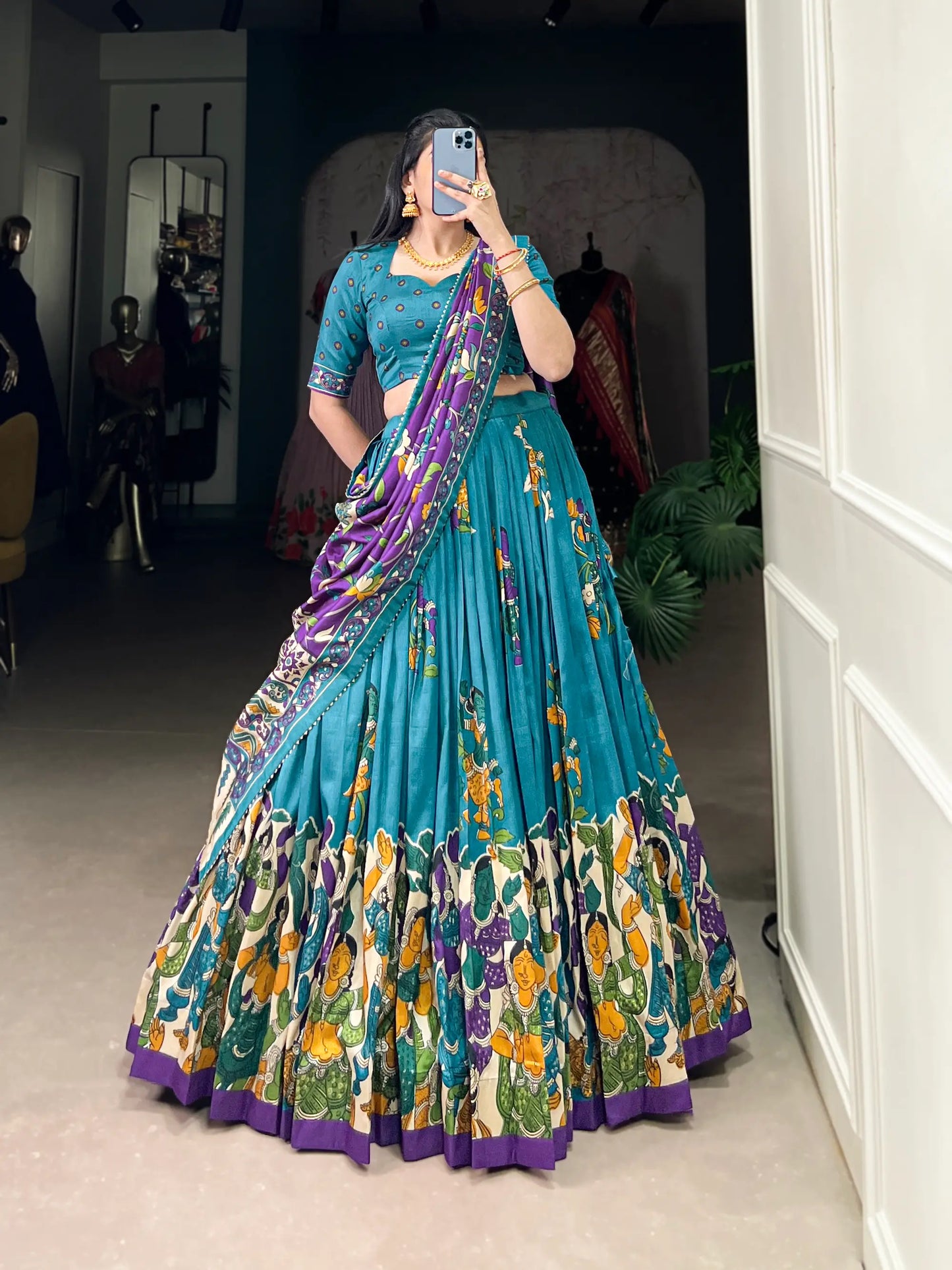 Lehenga Choli en Soie Tussar Bleu Océan avec Imprimé Kalamkari et Travail en Feuille d'Or