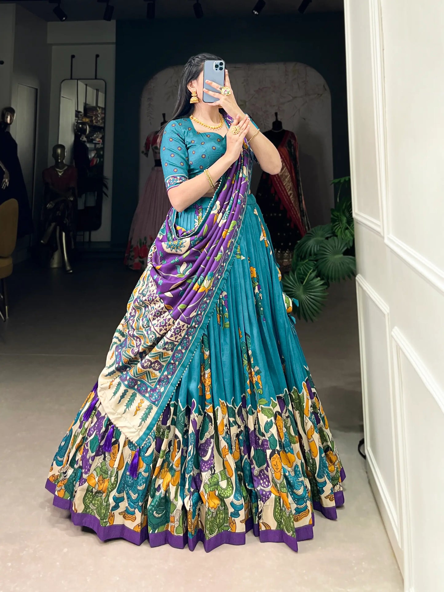 Lehenga Choli en Soie Tussar Bleu Océan avec Imprimé Kalamkari et Travail en Feuille d'Or