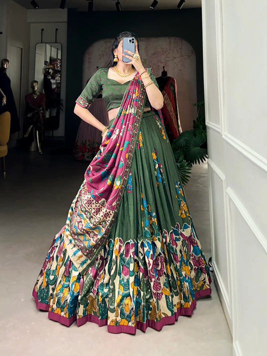 Lehenga Choli en Soie Tussar Vert Olive avec Imprimé Kalamkari et Travail en Feuille d'Or