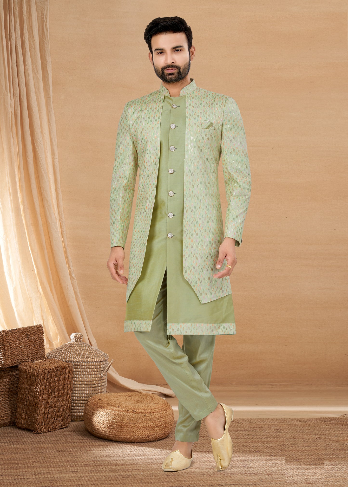 Ensemble Kurta vert pistache avec veste mi-longue en soie et viscose pure