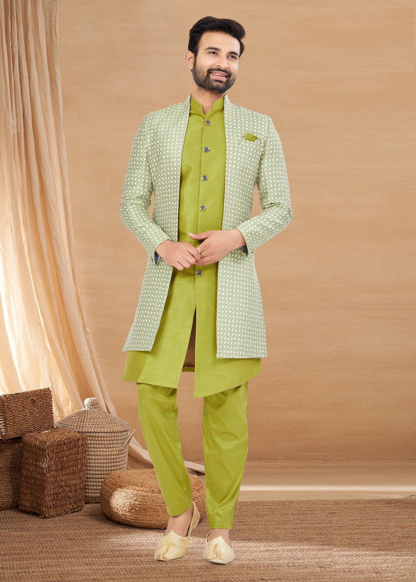 Ensemble Kurta vert clair avec veste en soie et viscose pure