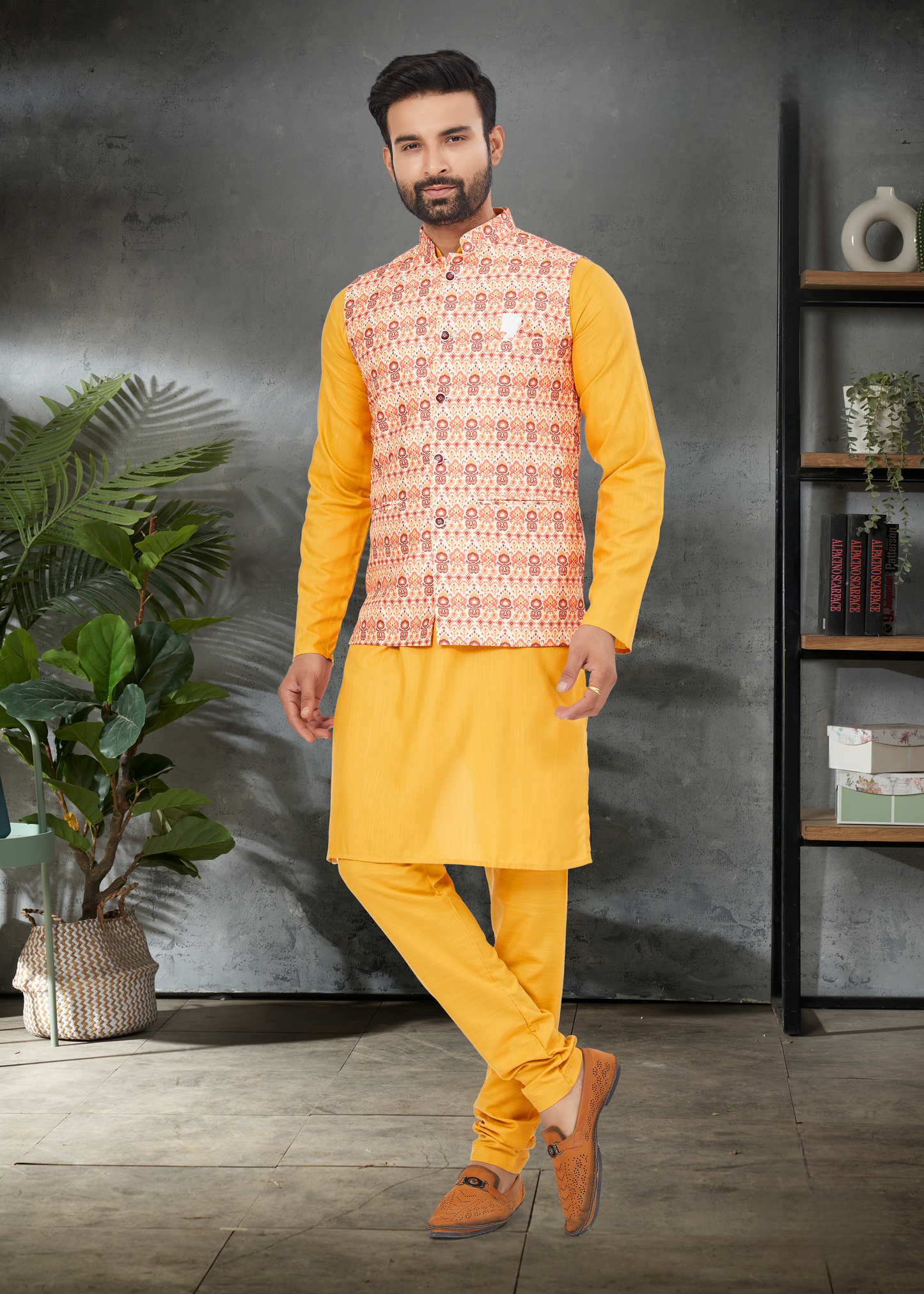 Ensemble Kurta jaune moutarde coton épais avec veste Koti rose multicolore soie imprimé digitale