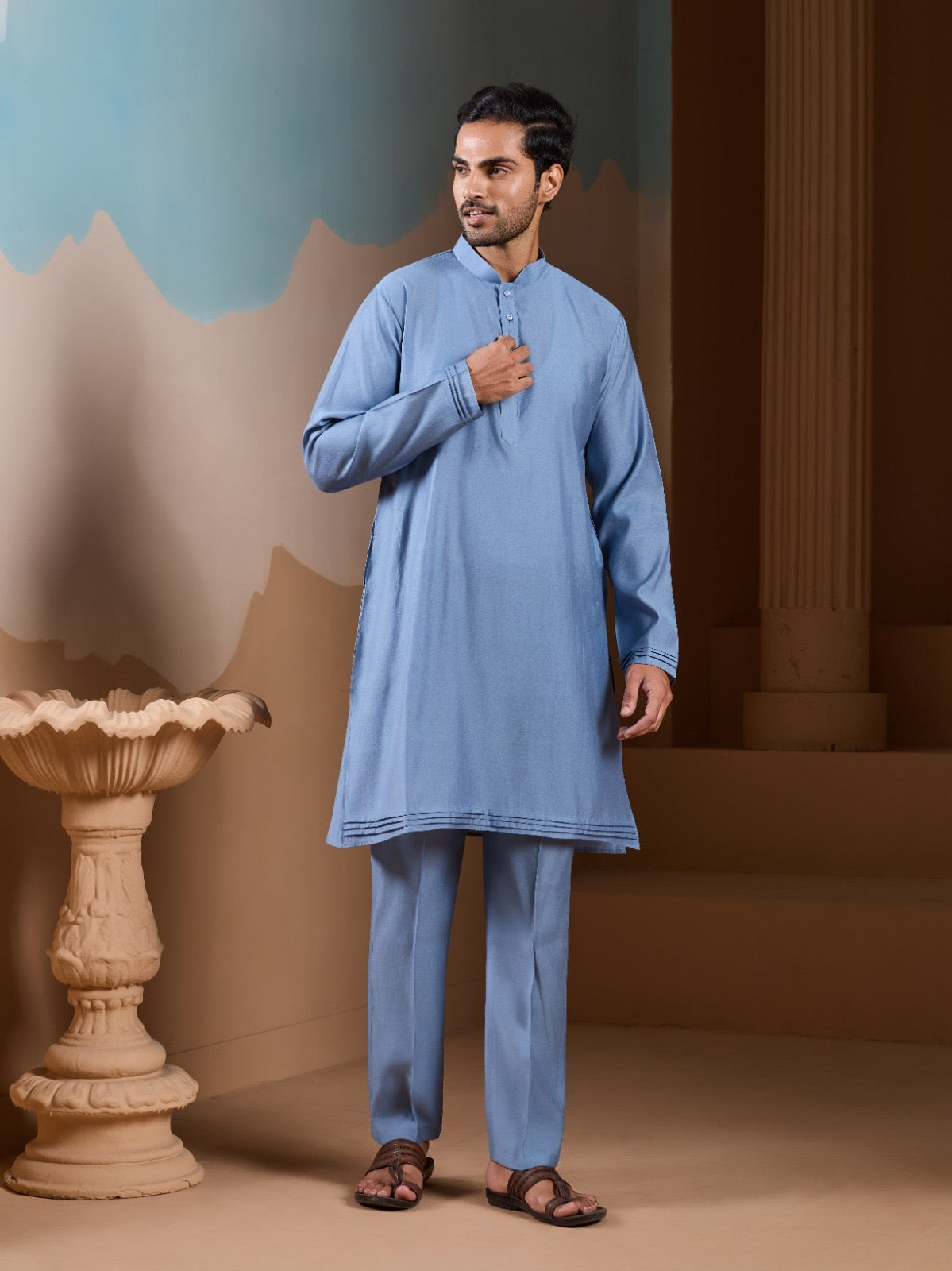 Ensemble Kurta Homme avec Veste Bleu Ciel et broderies de fleurs romantiques COLLECTION ARVIN