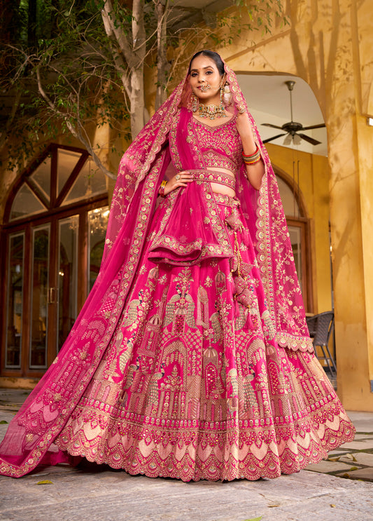Lehenga de mariée rose fuchsia traditionnel en soie premium inspiration de créateur COLLECTION SAHIBA