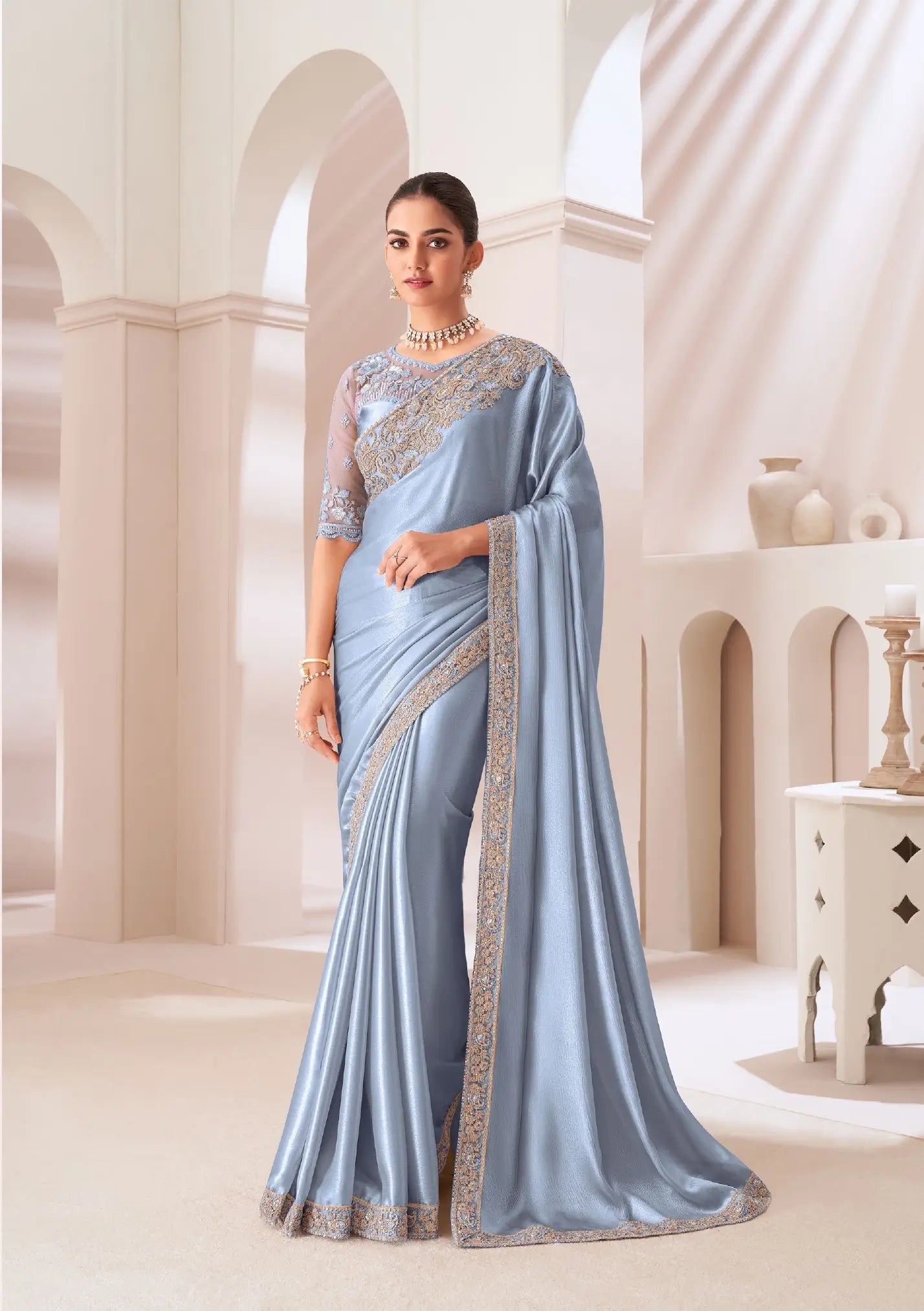 Sari Bleu Gris en Satin Chiffon pour Fêtes avec Broderie à Sequins et Fils