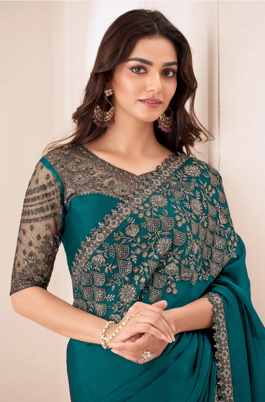 Sari de soirée en satin chiffon bleu canard avec broderie de sequins et fil