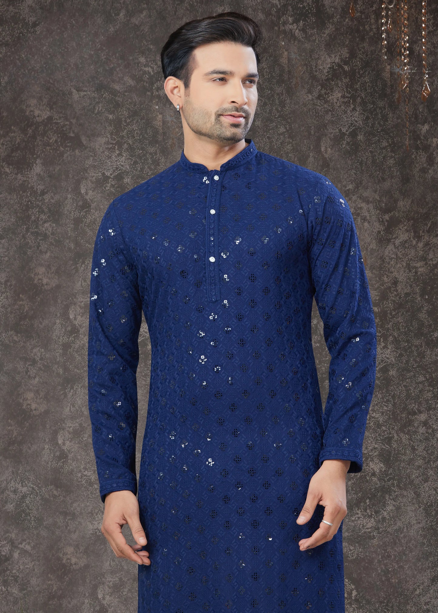 Ensemble Kurta Lakhnawi bleu marine avec sequins COLLECTION VEER