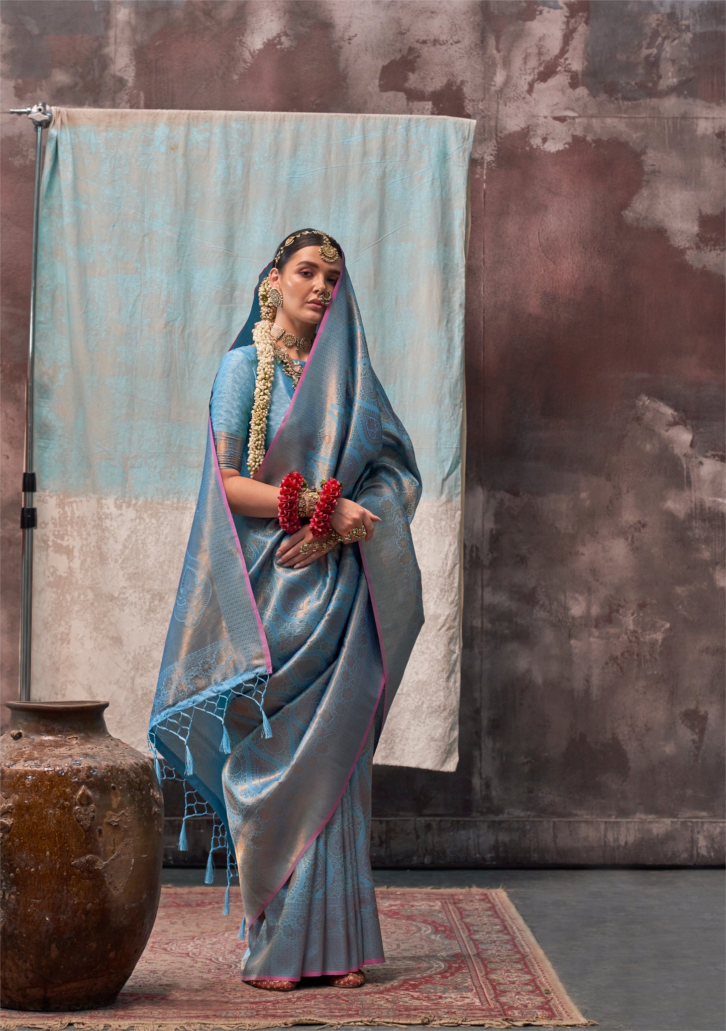 Sari bleu ciel tissé main effet bicolore Tradition COLLECTION QALA