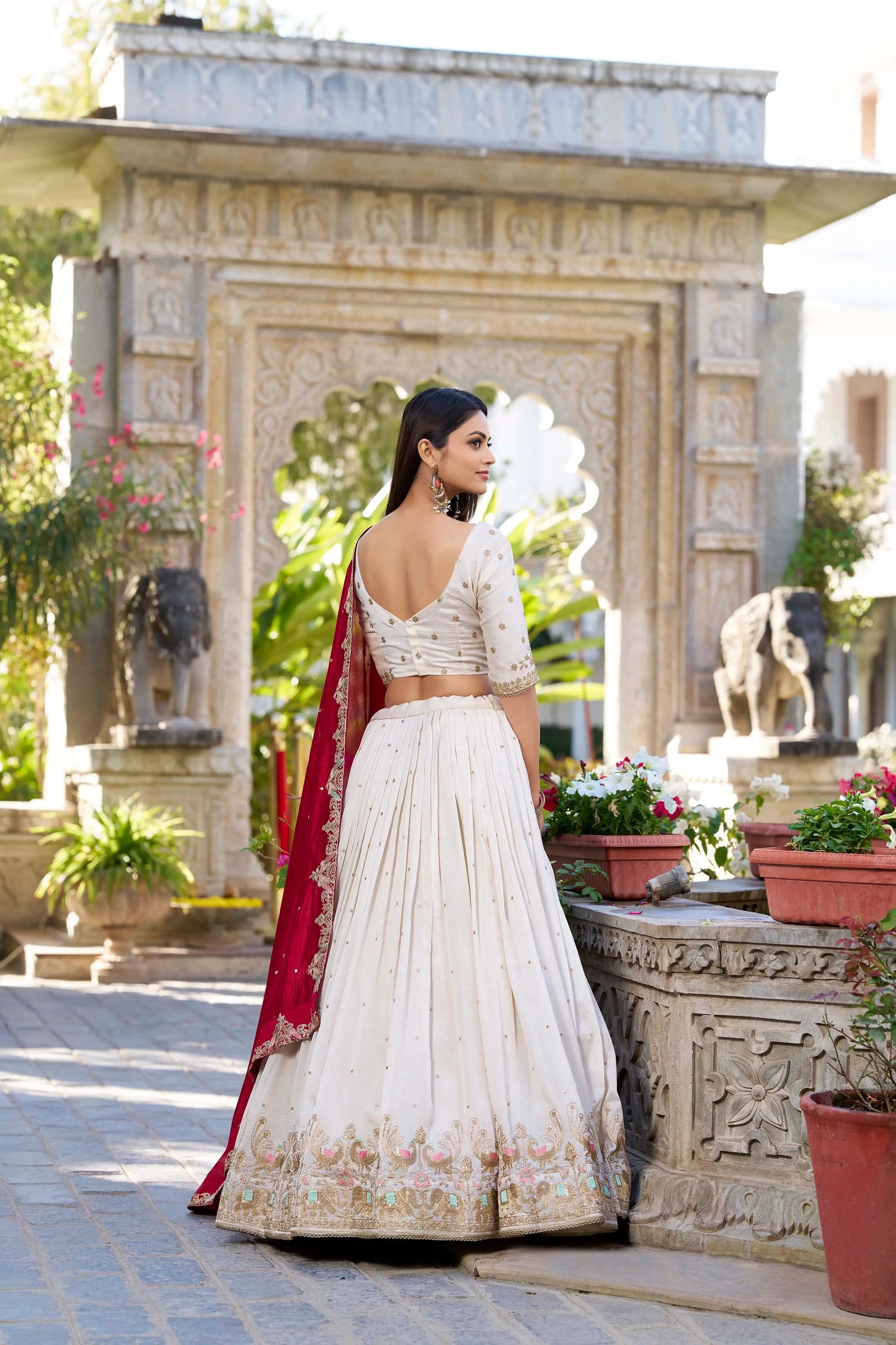 Cremefarbener Lehenga Choli in Kanchipuram mit Zari-Webarbeit