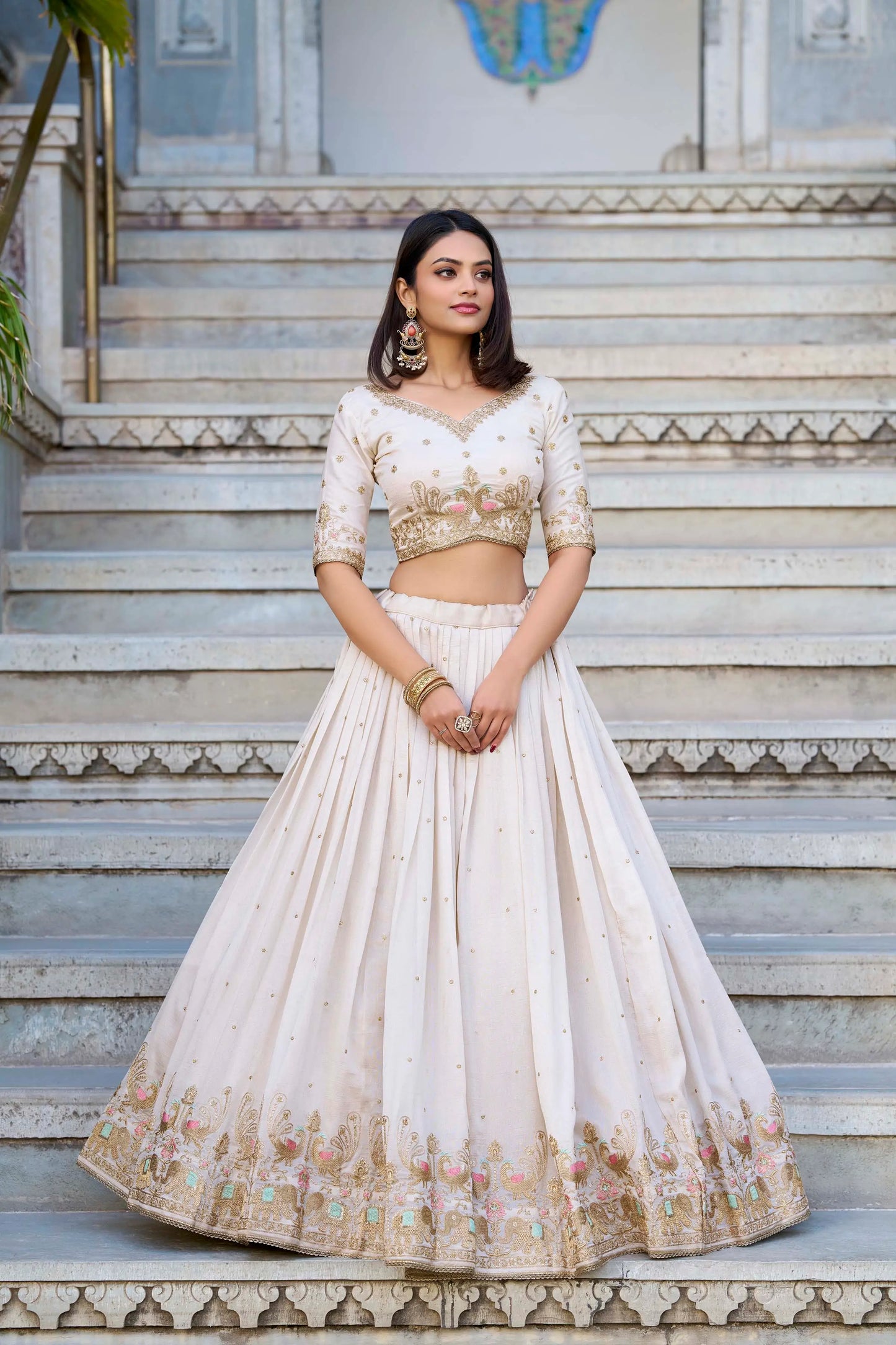 Cremefarbener Lehenga Choli in Kanchipuram mit Zari-Webarbeit