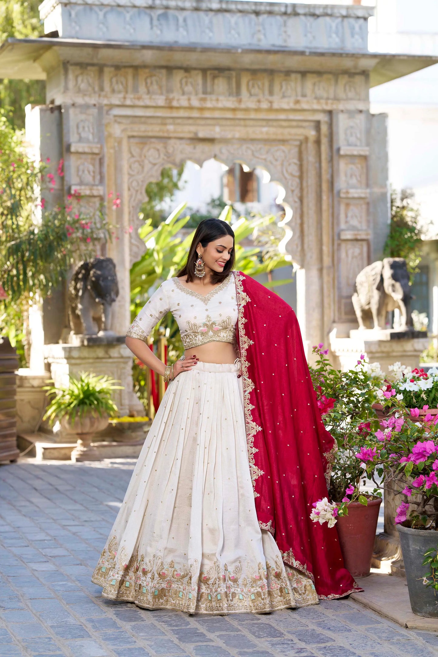Cremefarbener Lehenga Choli in Kanchipuram mit Zari-Webarbeit