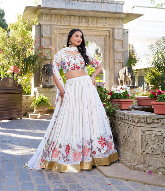 Lehenga Choli versatile en georgette blanche avec broderies en sequins et fil COLLECTION RANI