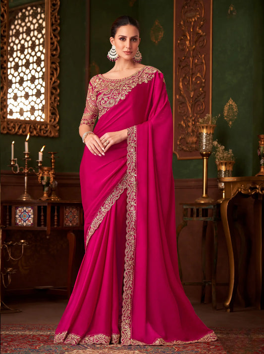 Sari de soirée en satin de soie rouge avec broderie au fil et aux sequins