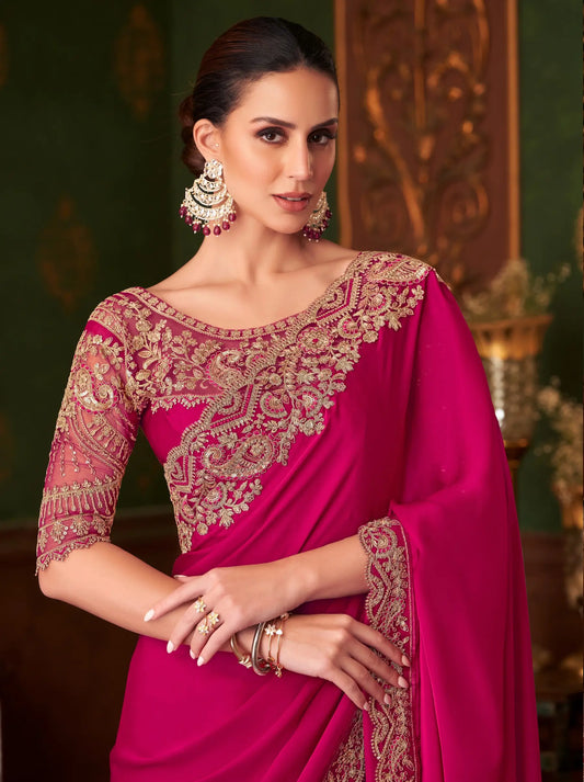 Sari de soirée en satin de soie rouge avec broderie au fil et aux sequins