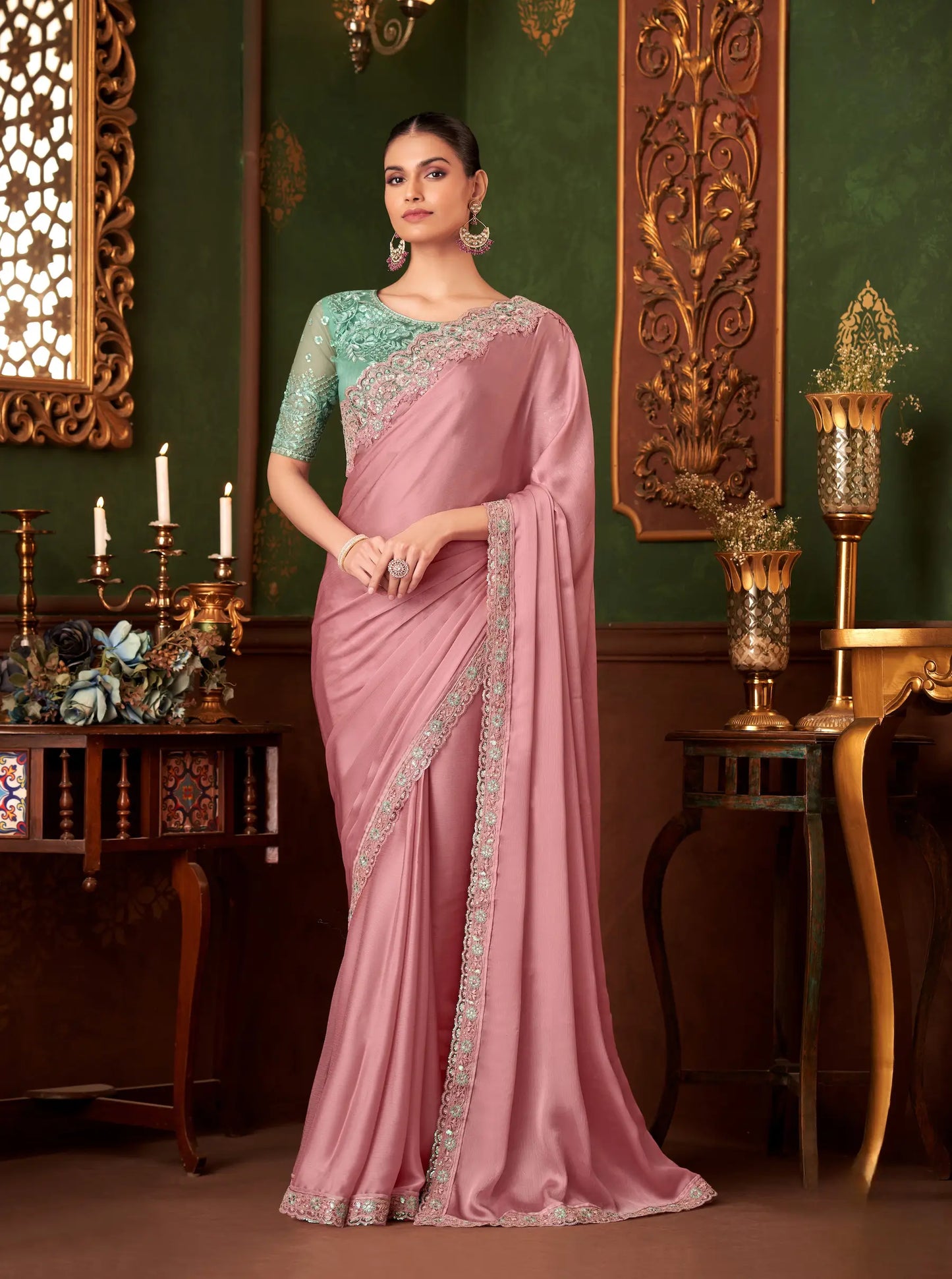 Sari de fête en soie chiffon rose poudré avec broderies au fil et sequins