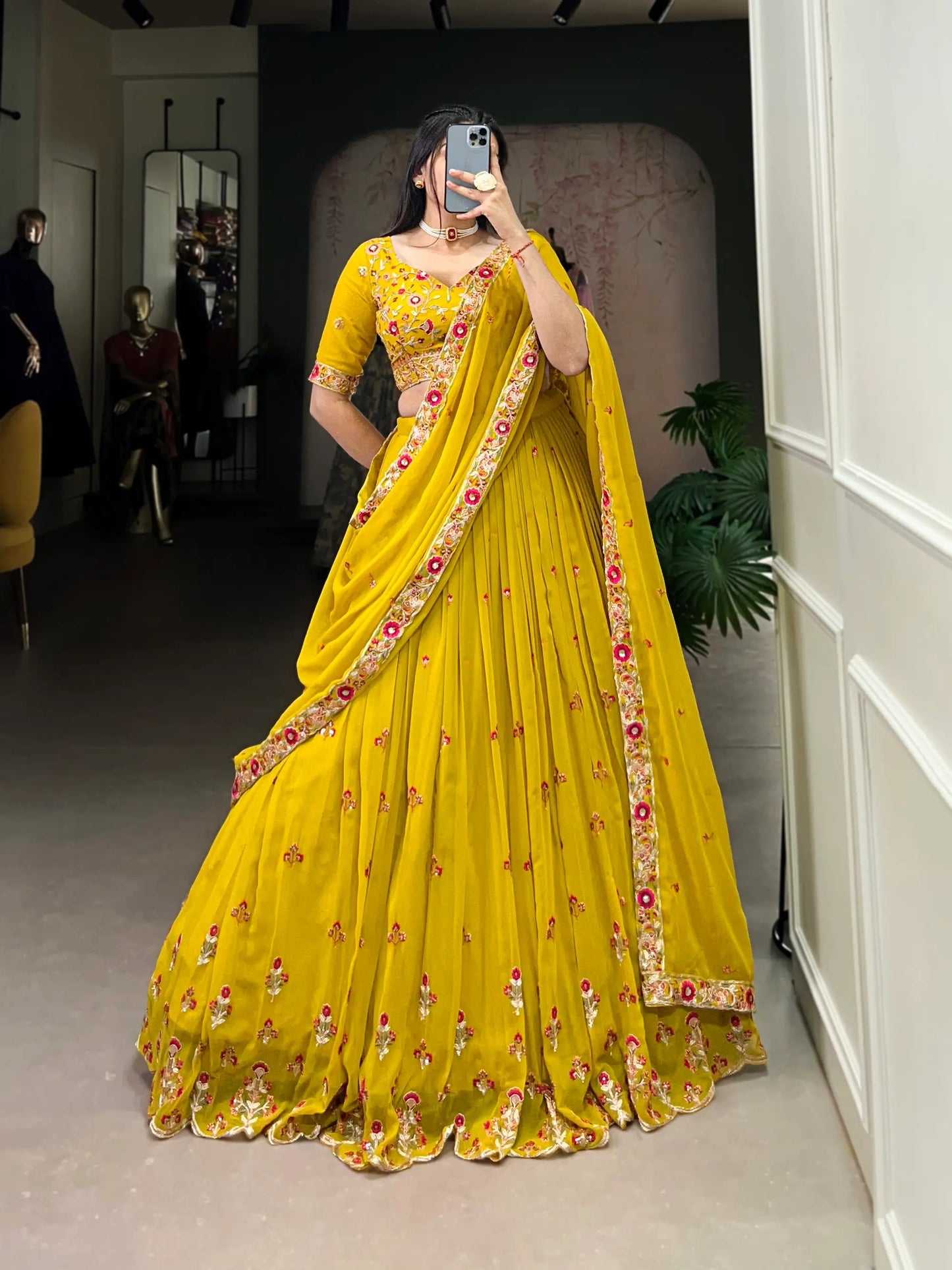 Lehenga choli en georgette moutarde avec broderie à sequins