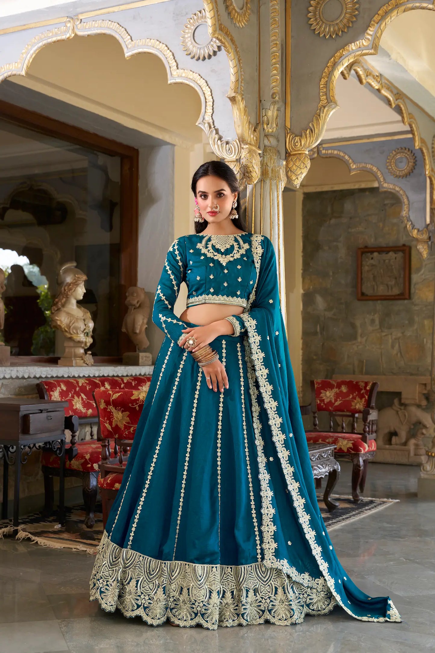 Lehenga choli en soie Vichitra bleu sarcelle avec broderies de sequins et de fil