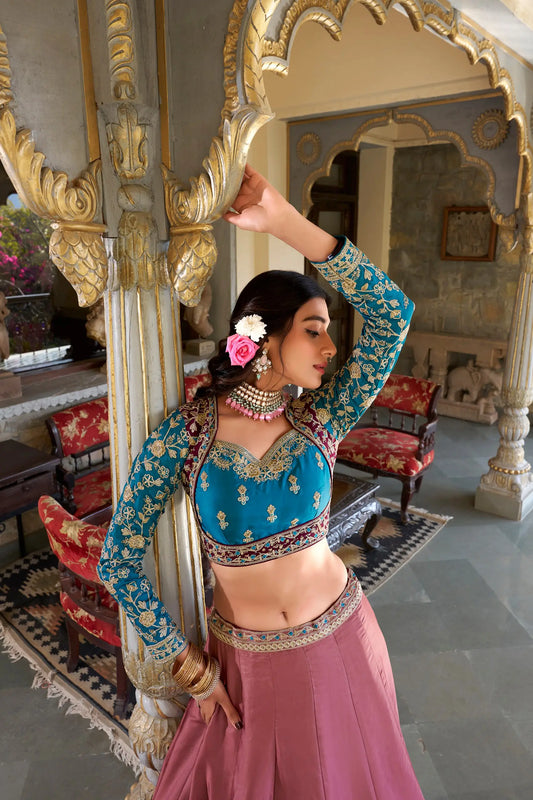 Lehenga Choli Rose Pêche Sombre et Bleu en Soie Moonga avec Broderie de Sequins et Fil