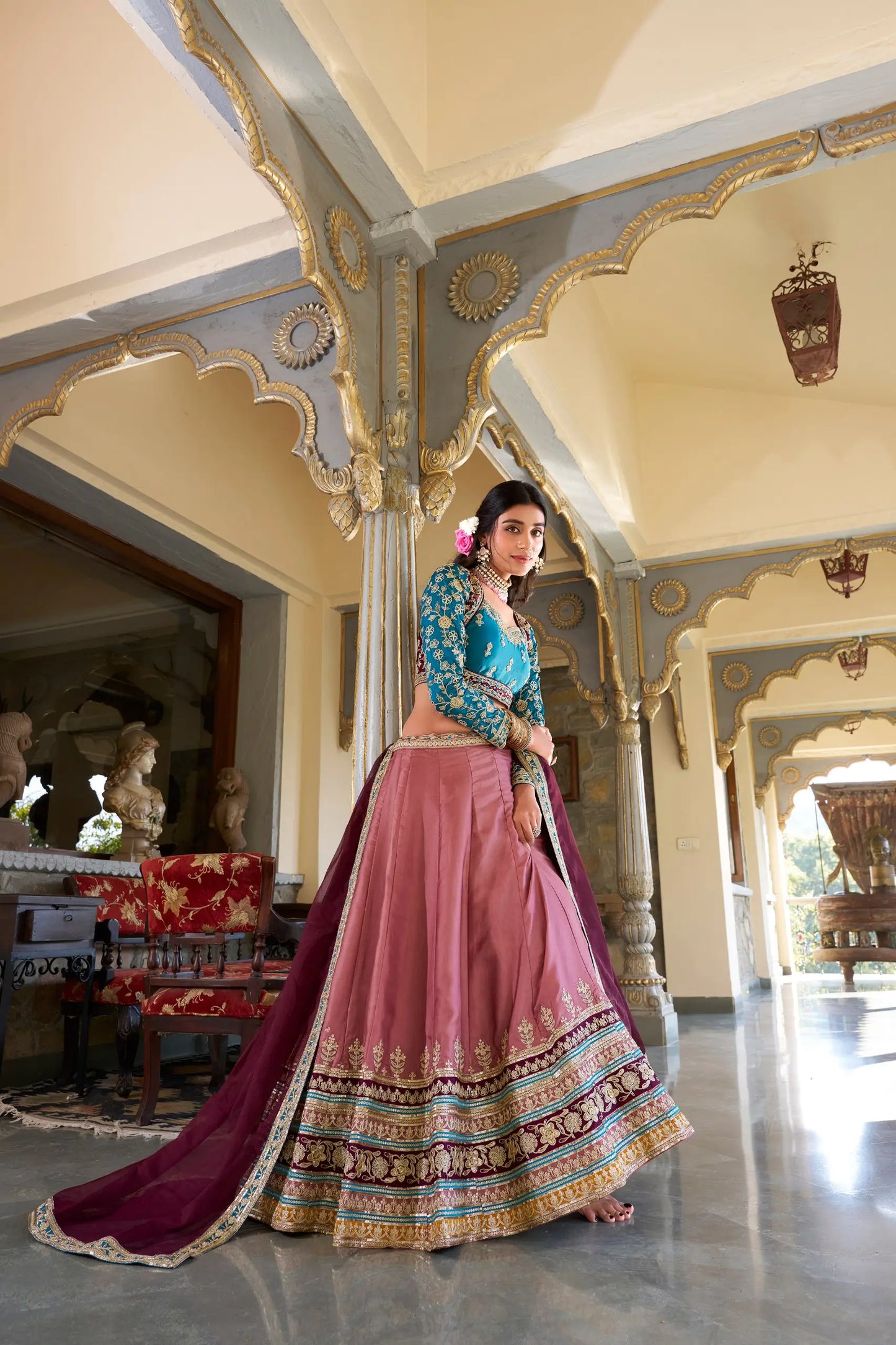 Lehenga Choli Rose Pêche Sombre et Bleu en Soie Moonga avec Broderie de Sequins et Fil