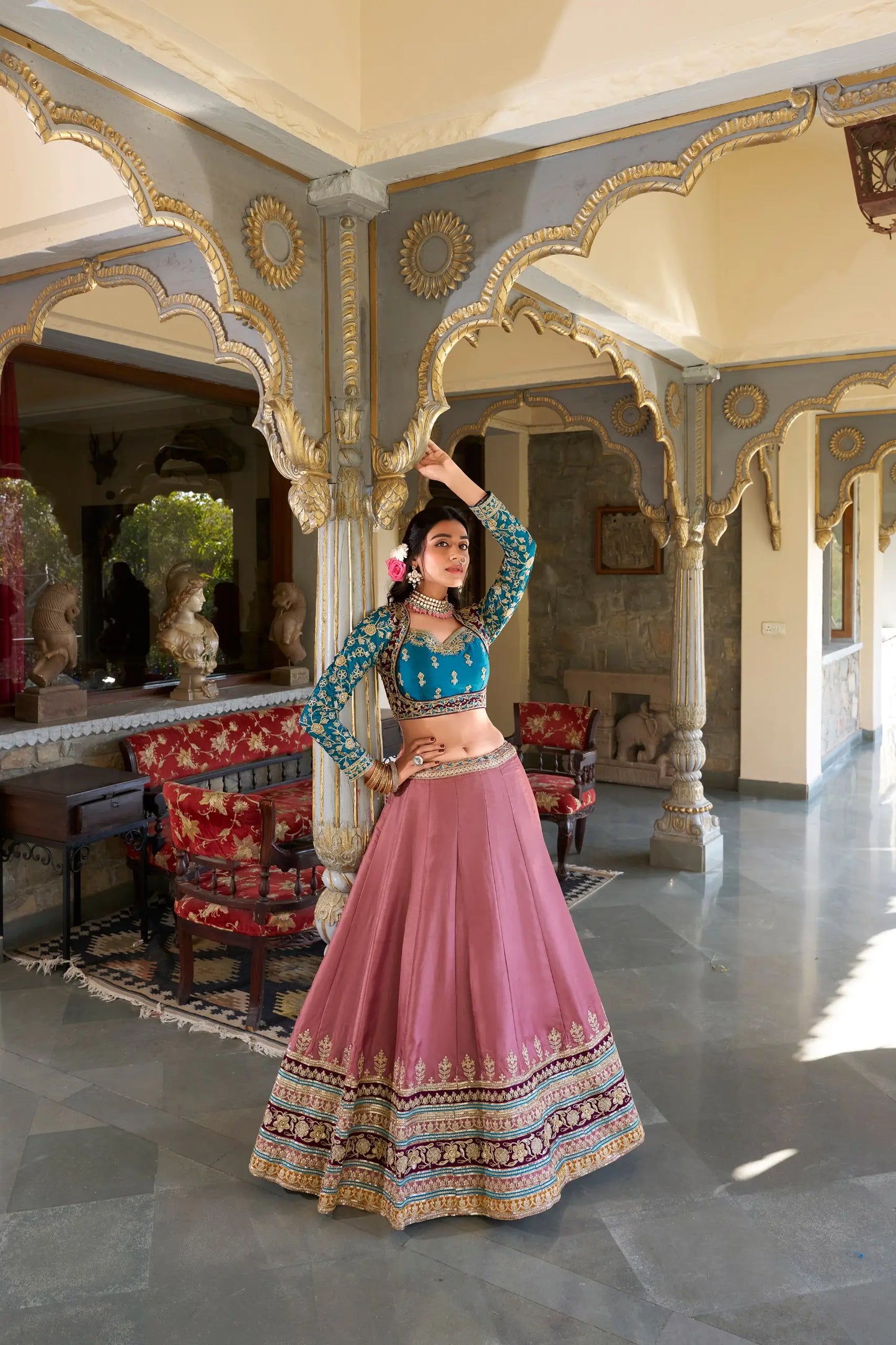Lehenga Choli Rose Pêche Sombre et Bleu en Soie Moonga avec Broderie de Sequins et Fil