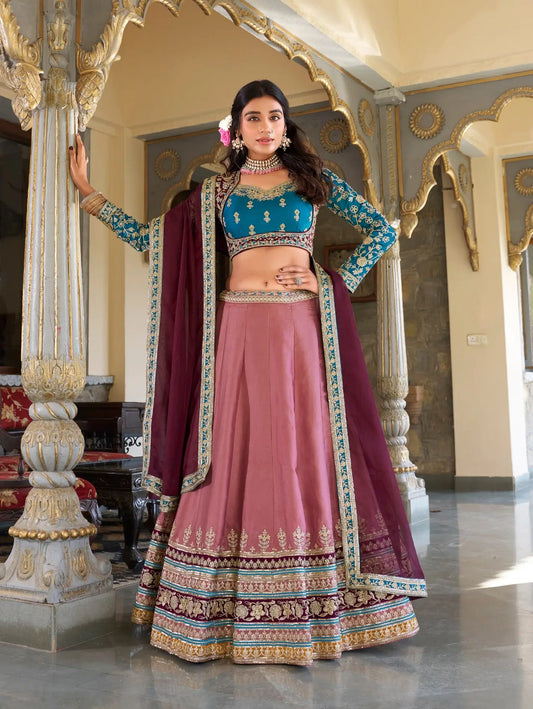 Lehenga Choli Rose Pêche Sombre et Bleu en Soie Moonga avec Broderie de Sequins et Fil