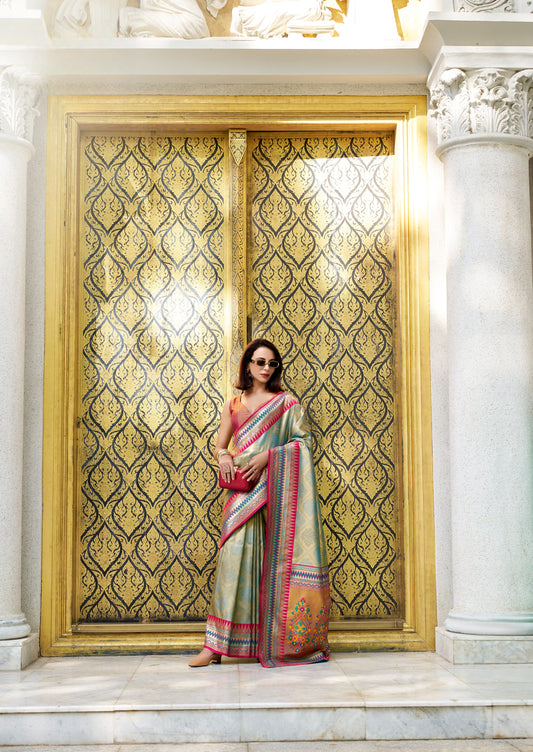 Sari en soie raffiné ethnique à bordure contrastée vert rouge multicolore Tradition COLLECTION RADHIKA