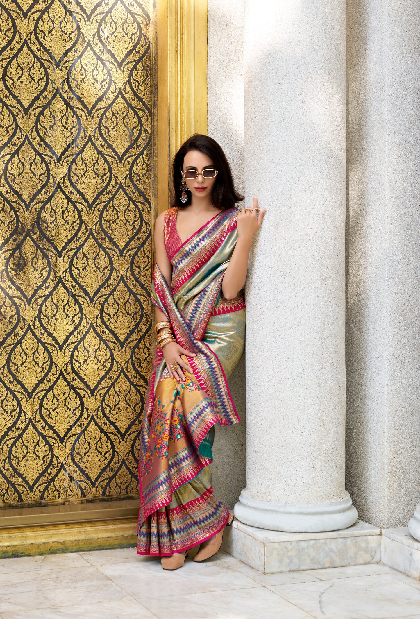 Sari en soie raffiné ethnique à bordure contrastée vert rouge multicolore Tradition COLLECTION RADHIKA