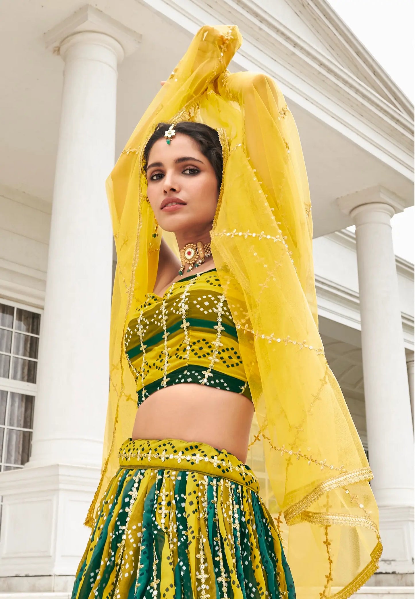 Gelb-mehrfarbiges Georgette-Lehenga-Choli-Set mit Digitaldruck und Stickerei