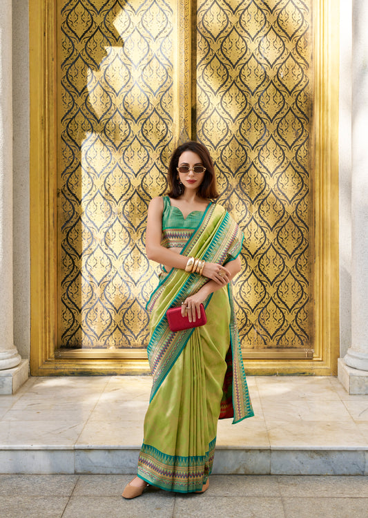 Sari en soie raffiné ethnique à bordure contrastée vert bleu multicolore Tradition COLLECTION RADHIKA