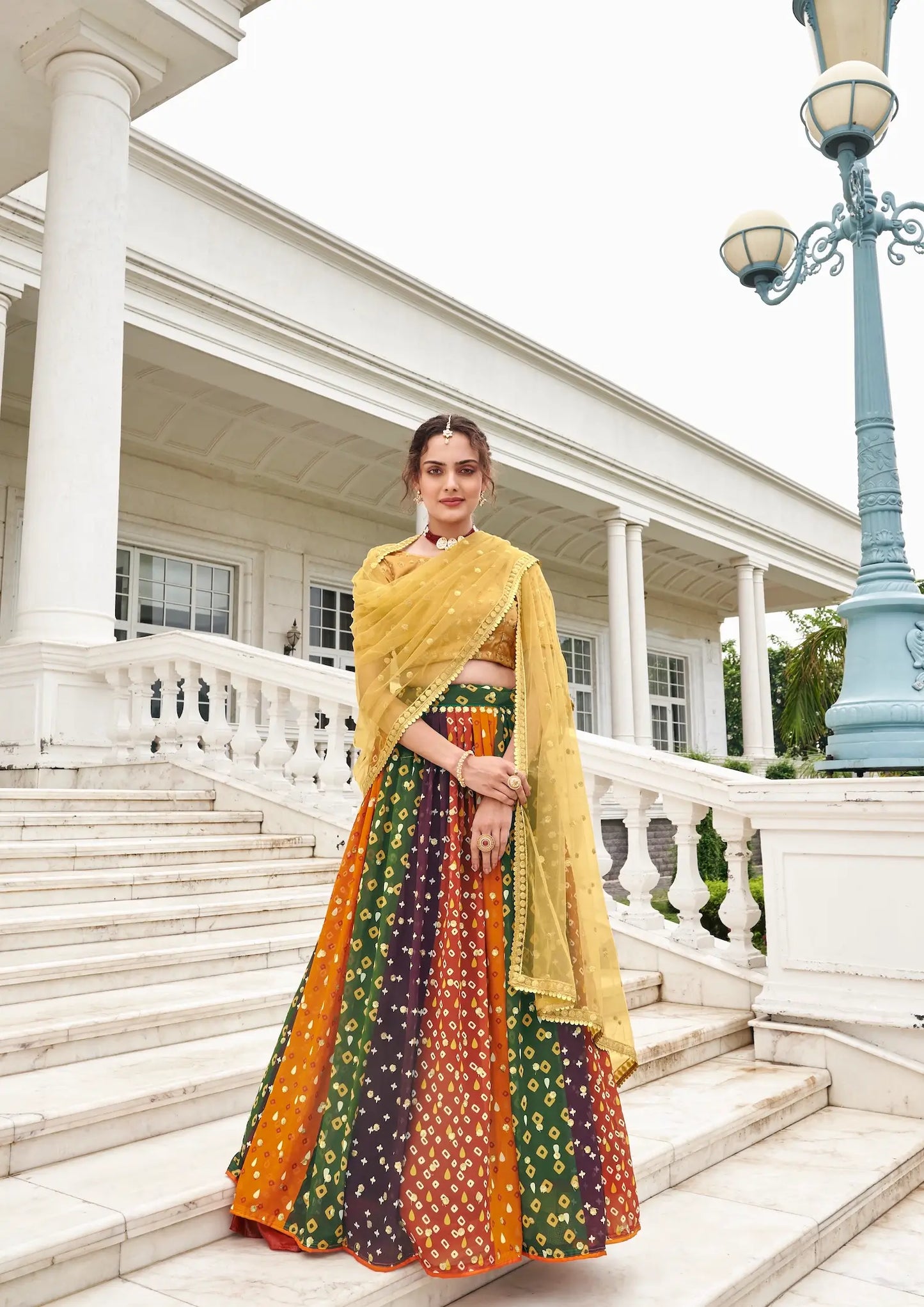 Lehenga Choli en Georgette Beige-Multicolore avec Impressions Digitales et Broderies