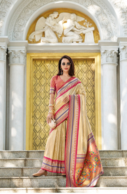 Sari en soie raffiné ethnique à bordure contrastée rose beige multicolore Tradition COLLECTION RADHIKA