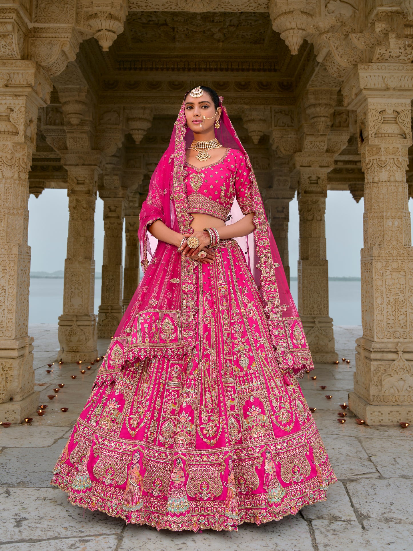 Eleganter rosa-grauer Braut-Lehenga mit Zarkan-Stickerei und Pailletten