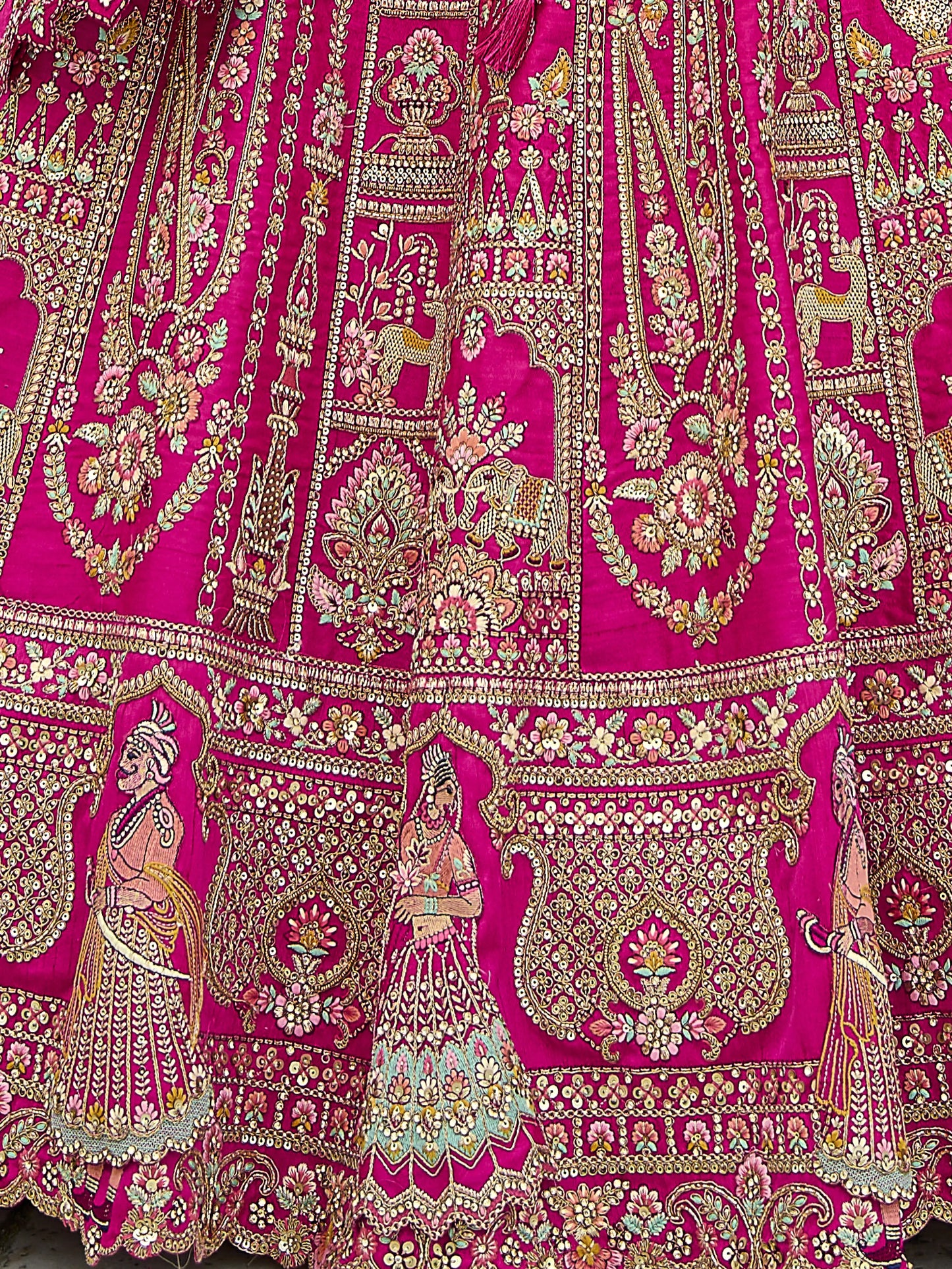 Eleganter rosa-grauer Braut-Lehenga mit Zarkan-Stickerei und Pailletten