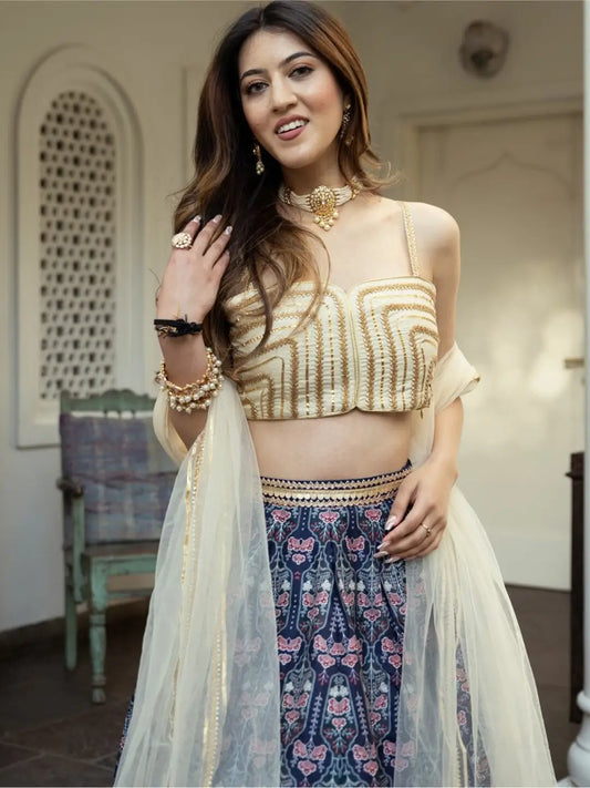 Lehenga en soie bleue et crème avec imprimé numérique et travail Gota Patti tendance