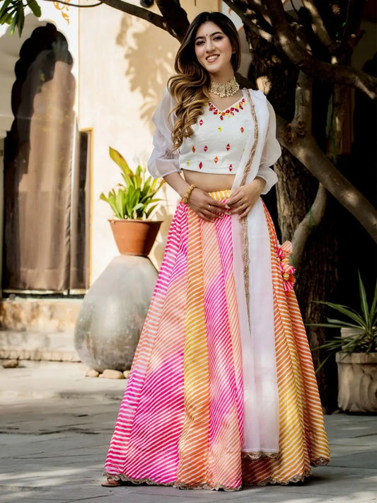 Lehenga Organza blanc rose et jaune multicolore avec impression numérique et blouse avec perles et travail de miroir authentique