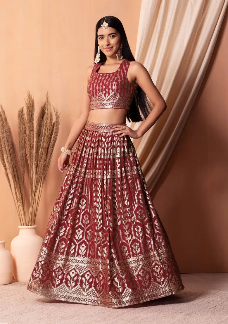 Lehenga en georgette bordeaux avec sequins et broderie à fil